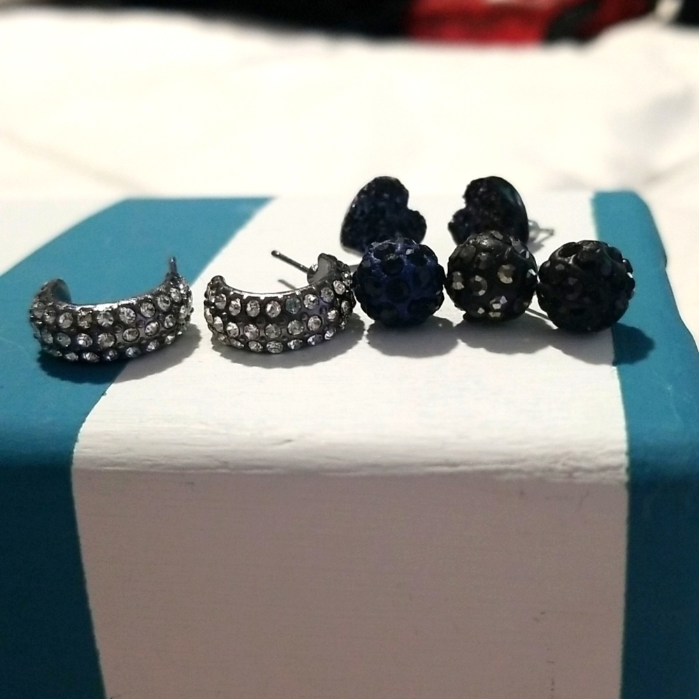 4 pairs of earrings all bling